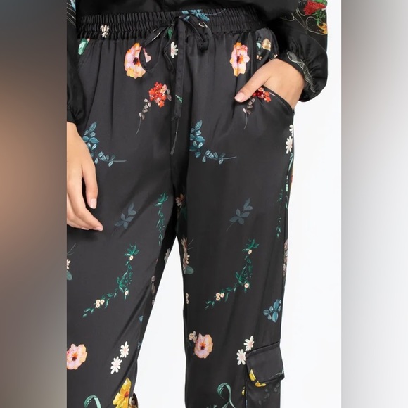 Johnny Was Biya Black silk floral joggers with side cargo pocket. - Picture 1 of 9
